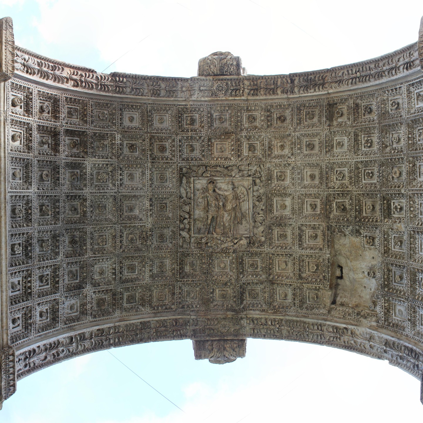 Benevento Arco di Traiano, avvio dell’intervento di restauro e conservazione delle superfici lapidee